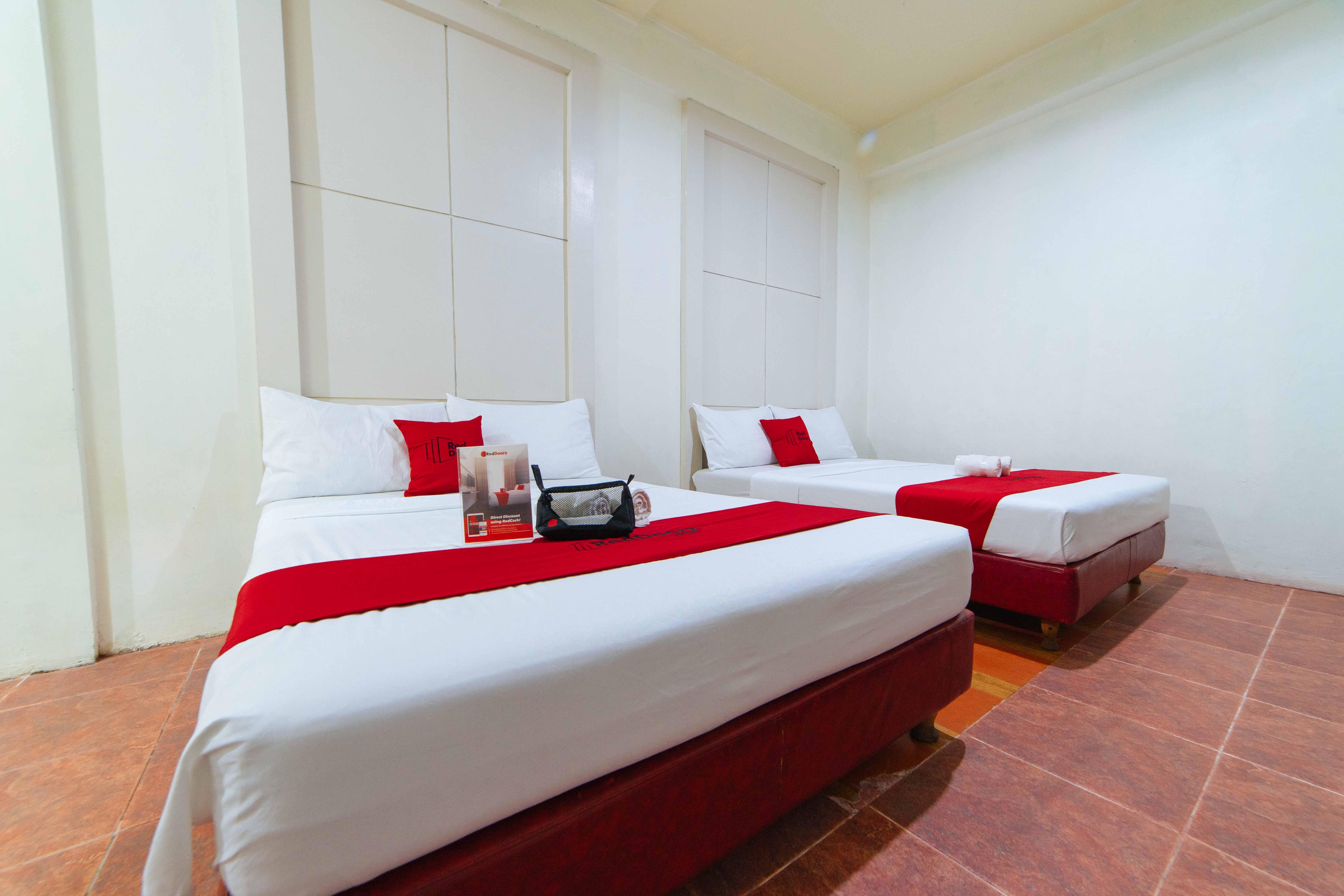 เรดดอร์ซ เนียร์ วอล์คกิ้งสตรีท อังเคเลสซิตี้ Hotel อังเฮเลส ภายนอก รูปภาพ