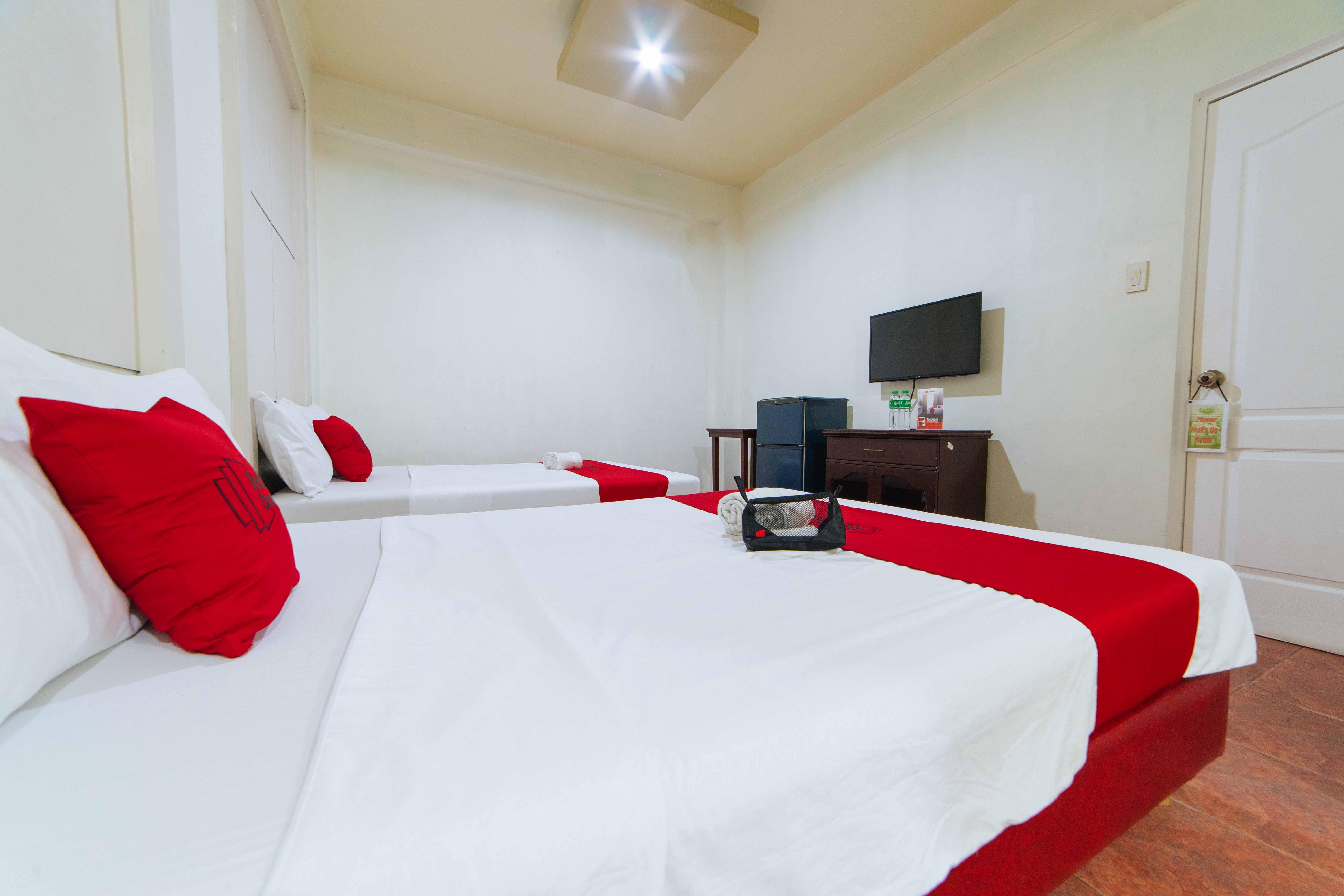 เรดดอร์ซ เนียร์ วอล์คกิ้งสตรีท อังเคเลสซิตี้ Hotel อังเฮเลส ภายนอก รูปภาพ