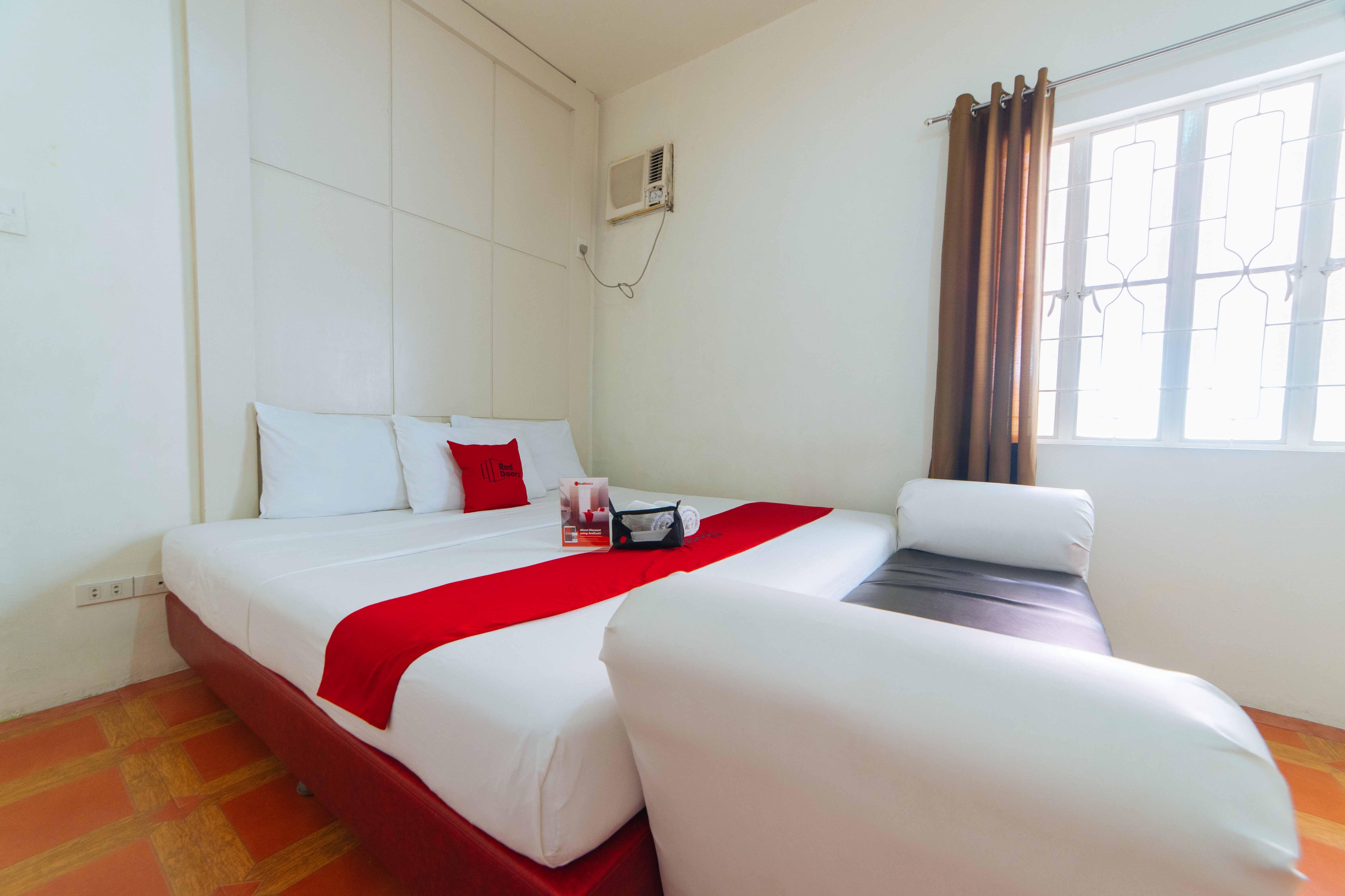 เรดดอร์ซ เนียร์ วอล์คกิ้งสตรีท อังเคเลสซิตี้ Hotel อังเฮเลส ภายนอก รูปภาพ