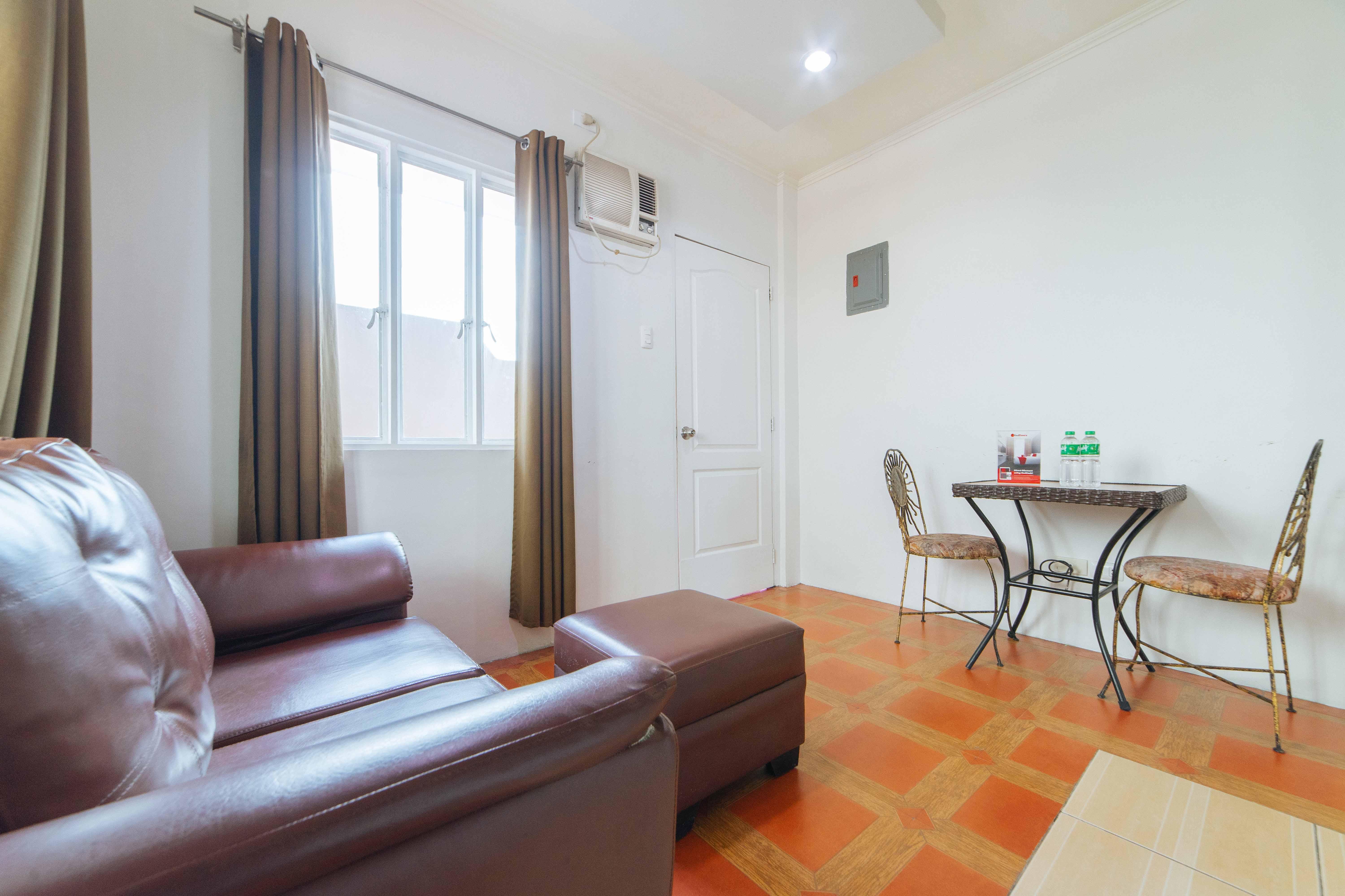 เรดดอร์ซ เนียร์ วอล์คกิ้งสตรีท อังเคเลสซิตี้ Hotel อังเฮเลส ภายนอก รูปภาพ